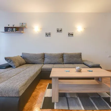 City Center Apartment *